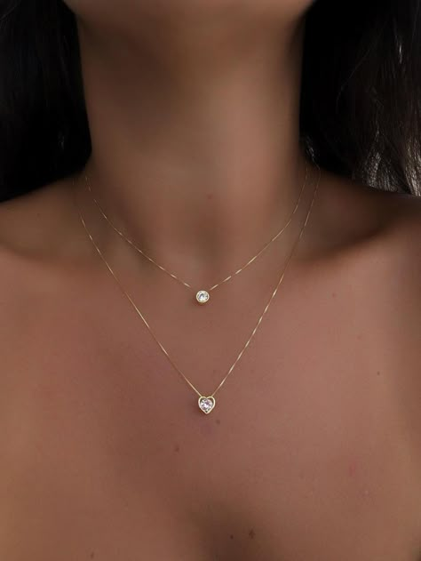 Official Outfits, Jewelry Accessories Necklaces, Layering Diamond Necklaces, قلادات متدلية, Formal Ideas, Dainty Gold Jewelry, Name Necklace Silver, Pretty Jewelry Necklaces, Luxury Necklace