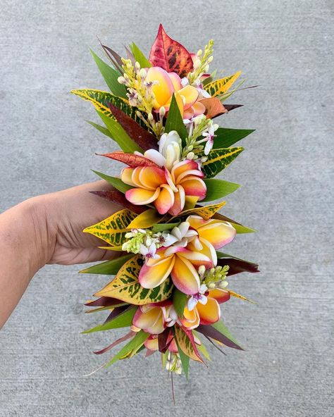 Hawaiian Floral Headpiece, Plumeria Flower Crown, Hawaiian Haku Lei Wedding, Polynesian Flower Crown, Hawaiian Headdress, Haku Lei Wedding, Hawaiian Haku Lei, Hawaiian Flower Arrangements, Plumeria Wedding