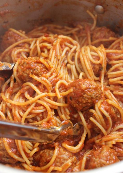 Mom's Spaghetti and Meatballs - I Dig Pinterest Spaghetti And Frozen Meatballs, Spaghetti And Meatball Recipes, Asparagus On The Grill, How To Grill Asparagus, Foods Aesthetics, Spagetti And Meatball Recipe, Spaghetti And Chicken, Kielbasa Sausage Recipes, Grill Asparagus