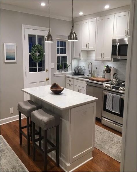 Cheap Small Kitchen, Small Kitchen Island Ideas, Kitchen Design With Island, Small Kitchen Island, Small Kitchen Layouts, Condo Kitchen, Kitchen Island With Seating, Casa Vintage, Kitchen Island Design