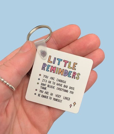 Keychain Quotes Inspirational, Original Gift Ideas For Him, Diy Motivational Gifts, Little Reminders Quotes, Self Love Crafts, Affirmation Gift Ideas, Quotes Keychain, Self Shipping, Gifts For Therapist