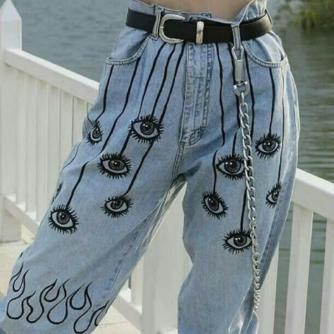 Halloween Bark, Grunge Girls, Diy Pants, Skirt Diy, Goth Outfit, Diy Jeans, Bark Recipe, Diy Vetement, Painted Jeans