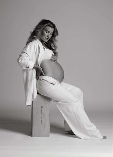 Beautiful Maternity Photoshoot, Pregnancy Photos Dress, Maternity Shoot Indoor Studio, Maternity Photoshoot Studio Ideas, Studio Style Maternity Photos, Maternity White Backdrop, Maternity Shoot White Shirt, Photoshoot Maternity Studio, Pregnant Studio Photoshoot