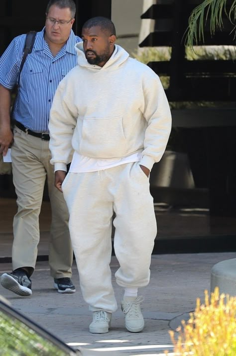 Celebrities who wear tracksuits everywhere athleisure style Celebrity Tracksuit Outfit, Winter Tracksuit Outfits Men, Mens Tracksuit Fashion, Men Tracksuit Outfit Aesthetic, Men’s Sweatsuit Outfit, Men’s Athleisure Style, Tracksuit Outfit Men Street Styles, Tracksuit Men Outfit, Sweats Outfit Men