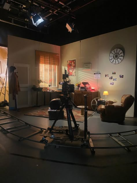 Editing Room Ideas, Production Set Film, Filmmaking Behind The Scenes, Acting Film Aesthetic, Acting Studio Aesthetic, Production Design Film Set, Film Production Design, Outdoor Podcast Setup, Movie Set Up