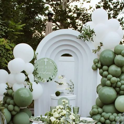 Event stylist / Balloons & flowers designer on Instagram: "Aidian 1st Communion 🤍🌿 #Details #1stcommunion #decor #balloonart #balloondecor #balloondesign #eventstylist #art" First Communion Balloon Decorations, Communion Balloon Arch, Communion Balloon Decor, Communion Party Ideas, First Communion Decorations For Boys, Baptism Ideas, Confirmation Balloon Decor, First Communion Decorations Backdrop, Confirmation Invitations