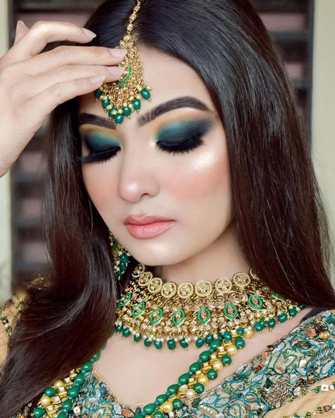 SMOKEY GLITZ ✨ Green Smokey Eyes, Mehandi Eye Makeup Look, Mehandi Makeup Look, Mehendi Eye Makeup Looks, Mehendi Makeup, Indian Wedding Makeup Bridal Looks Make Up Smokey Eye, Mehendi Makeup Looks, Pista Green Eye Makeup, Green Smokey Eye Makeup