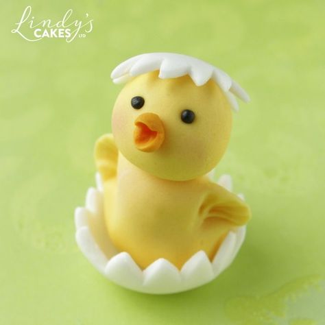 Easter Fondant Toppers, Easter Fondant Cakes, Fondant Easter Decorations, Easter Cakes Ideas, Easter Chick Cake, Easter Cake Ideas, Chick Cake, Cake Toppers Fondant, Easter Cake Easy