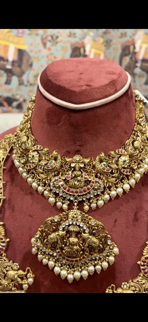 Heavy Gold Jewellery, Nakshi Kundan Jewellery, Nakshi Kundan Necklace, Nakshi Buttalu Gold, Nakshi Necklace, Upasana Kamineni Jewellery, Kasulaperu Latest Designs Gold, Nakshi Jewellery Antiques, Elegant Kundan Temple Necklace In Antique Gold