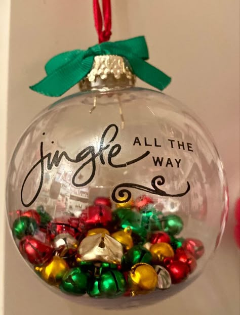 Christmas Crafts With Clear Ornament Balls, Diy Ornaments For Adults, Christmas Ornament Crafts Cricut, Diy Ornaments Plastic Balls, Christmas Bauble Ideas Diy, Diy Vinyl Ornaments, Nome Ornaments Diy, Homemade Christmas Bulbs, Cricut Ornament Ideas Easy Diy