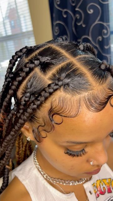 Curly Edges With Braids, Edges Braids For Black Women, Knotless Braid Edges, Cute Edges With Knotless Braids, Edges Braid Hairstyles, Edges On Cornrows, Middle Edges Braids, Edges To Do With Braids, Middle Part Buss Down Dramatic Edges