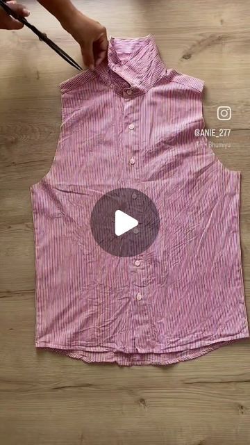 Love For Upcycling /Recycling/Sustainablefashion/Eco-friendly on Instagram: "Another super creative idea To upcycle a simple shirt Great design by @anie_277 Just awesomeness 👌 👏 👍 😍 💖 😎 👌 👏 
 Everything can be reused and repurposed.  #reuse#reduce #repurpose #upcycled, #recycle #sustainable #sustainablefashion #upcycledfashion #loveforupcycling #upcys" Easy Diy Clothing Alterations, Reuse Shirts Ideas, Recycle Tshirt Ideas, Upcycle Button Down Shirt Diy, Upcycle Clothes T-shirts & Tank Tops, Shirt Reuse Ideas, Old Shirt Reuse Ideas, Upcycled T Shirt, Upcycle Clothes Diy Refashioning Trash To Couture