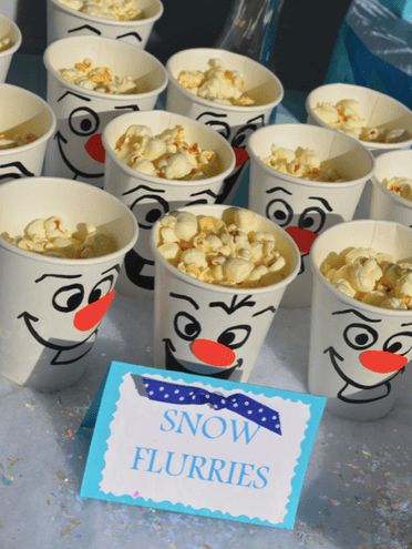 Frozen 2 Movie Night - Gen Y Mama Frozen Themed Food, Frozen Birthday Party Food, Frozen 3rd Birthday, Frozen Party Games, Frozen Birthday Party Decorations, Kids Party Snacks, Olaf Birthday, 4de Verjaardag, Themed Snacks