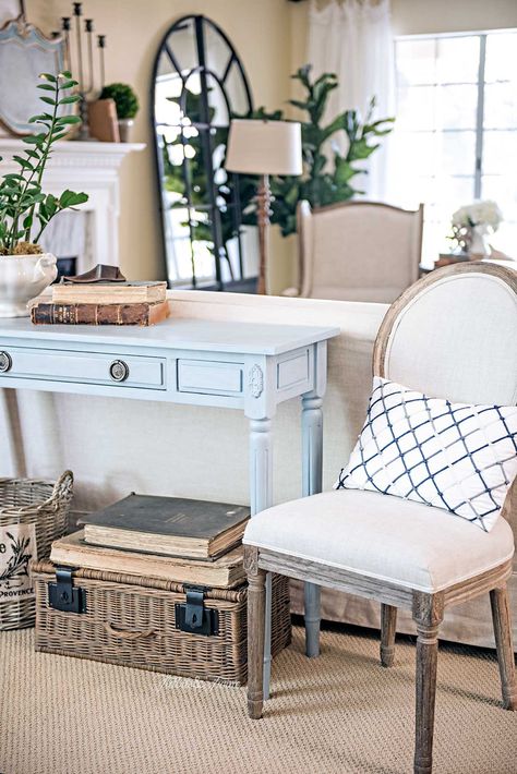 Ideas Behind Couch, Table Chalk Paint, Stain Furniture, Low Back Sofa, French Console Table, Paint Makeover, Easy Diy Furniture, Small Table And Chairs, Chalk Paint Makeover