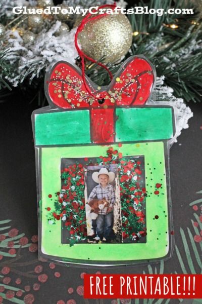 Ornament Craft Ideas, Creative Christmas Presents, Preschool Christmas Gifts, Picture Christmas Ornaments, Frame Ornaments, Christmas Picture Frames, Photo Frame Ornaments, Frame Ornament, Picture Frame Crafts