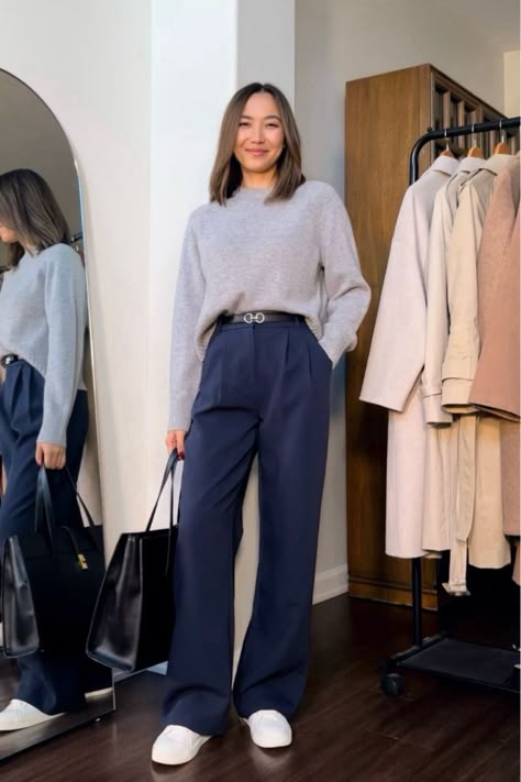 Indigo Pants Outfit Women, Blue Pants Office Outfit, Work Outfit Trousers, Work Outfits Women Blue Pants, Womens Fall Work Outfits, Classical Outfits For Women, Women’s Fashion Casual Work, Blue Office Pants Outfit, Blue Pantalon Outfit