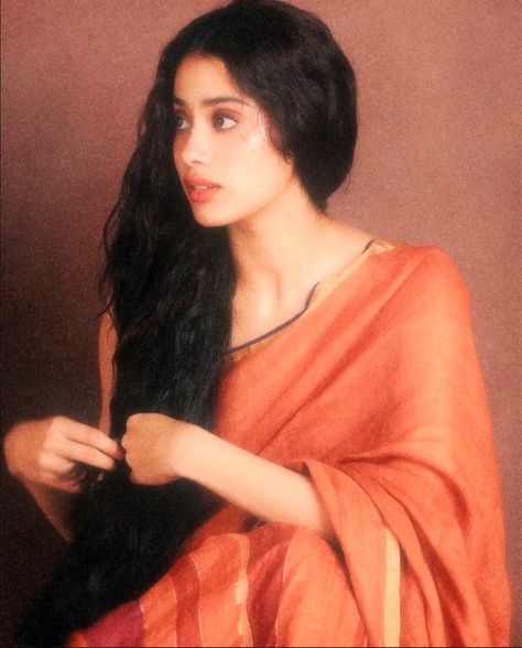 Janhvi Kapoor, Saree Poses, Vintage Photoshoot, Indian Look, Desi Fashion Casual, Indian Photoshoot, Self Portrait Photography, Self Portrait Poses, Saree Photoshoot