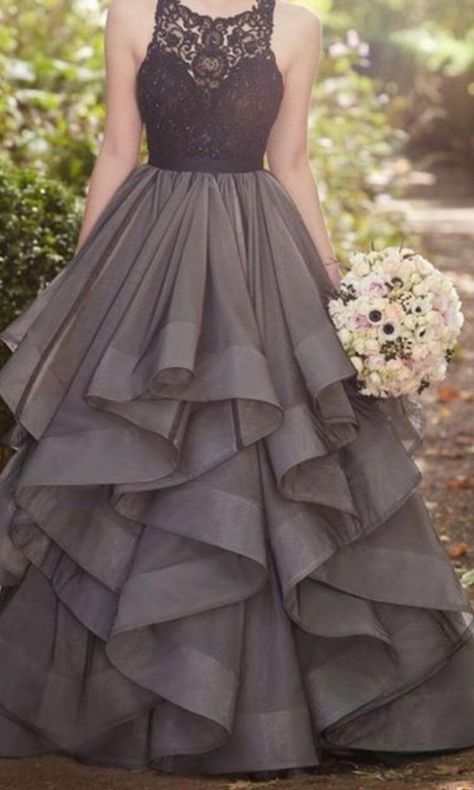 HELP! Does anyone know how to sew this horsehair style dress? Seems easy but I cant figure it out. Any tips & tricks are appreciated! #sewing #crafts #handmade #quilting #fabric #vintage #DIY #craft #knitting Umbrella Gown, One Piece Full, Stylish Gown, Long Gown Design, Party Wear Gown, Frock For Women, Barbie Gowns, Half Saree Designs, Fancy Dresses Long