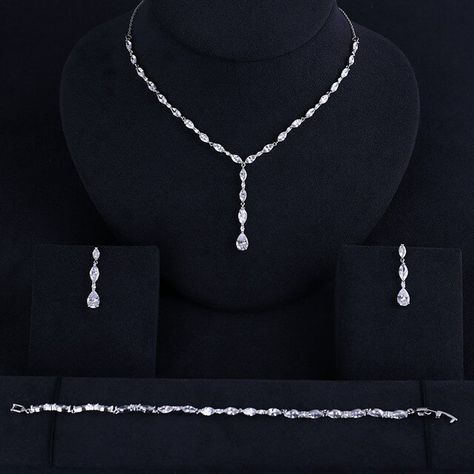 Cheap Wedding Jewelry, Bride Jewelry Set, Fancy Jewelry Necklace, Diamond Jewelry Designs, Jewelry Design Earrings, Classy Jewelry, Fancy Jewellery, Big Wedding, Fancy Jewelry