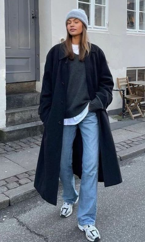 Blue Chunky Sweater Outfit, Layered Looks For Winter, Winter Scandinavian Outfits, Jeans And Trainers Outfit, V2k Run Outfit, Blue Beanie Outfit, Danish Fashion Copenhagen Street Style, Layering Fall Outfits, Long Wool Coat Outfit