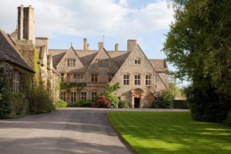 Inside What May Be the Beckhams’ New English Country Home Potter Manor, David Beckham House, Beckham House, Extravagant Homes, English Estate, Stone Mansion, English Architecture, English Cottages, Care Homes