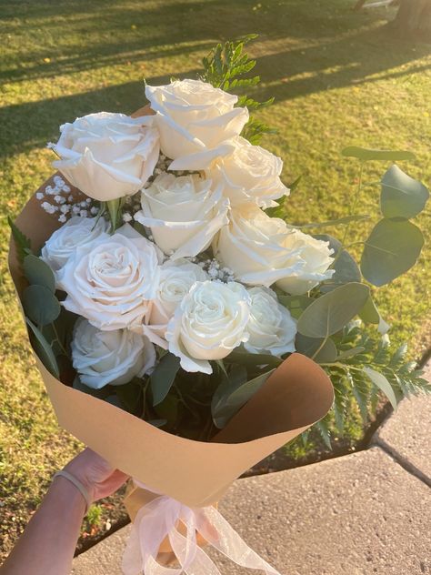 Happy Birthday White, White Flowers Bouquet, Birthday Flowers Bouquet, White Flower Bouquet, Birthday 21, White Rose Bouquet, Paige Spiranac, White And Pink Roses, Roses Art