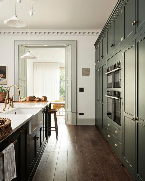 Bespoke Kitchens by deVOL - Classic Georgian style English Kitchens Georgian House Kitchen, Kitchen Devol, Fitted Cupboards, Classic English Kitchen, Forest Kitchen, Dining Room Victorian, Devol Kitchens, Kitchen Mood Board, English Kitchen