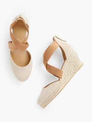 Low Wedge Sandals, Expensive Shoes, Modern Classic Style, Stylish Sandals, Walk This Way, Classic Style Women, Lovely Clothes, Dream Shoes, Wedge Espadrille