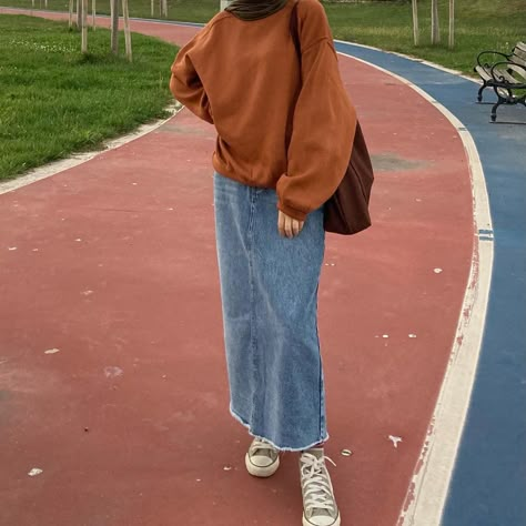 Modest Jean Jacket Outfits, Hijab Jeans Skirt, Long Jeans Skirt Outfit Hijab, Hijabi Denim Skirt Outfit, Skirt Hijabi Outfits, Jeans Skirt Aesthetic, Denim Skirt Hijab Outfit, Denim Skirt Outfit Hijab, Rok Jeans Hijab Ootd