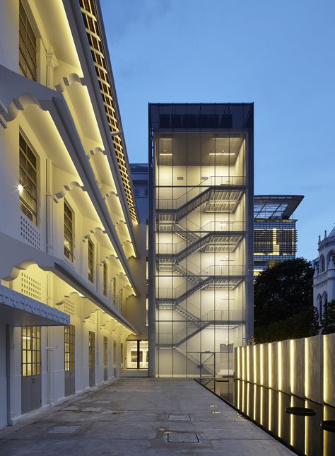 National Design Centre by SCDA Architects, Singapore Highlited metal mesh cladding of staircase. Scda Architects, Stairs Architecture, Exterior Stairs, Facade Lighting, Architectural Lighting, Social Housing, Architecture Exterior, Facade Architecture, Light Architecture