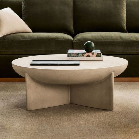 Micro Concrete, Estilo Japandi, West Elm Coffee Table, Concrete Coffee Table, Drum Coffee Table, Green Couch, Stone Coffee Table, Coffee Table Decor, Stylish Sofa