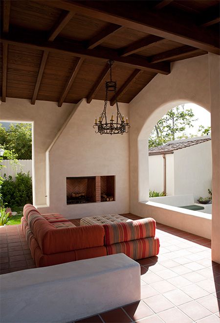 This historic adobe house in Southern California was transformed and extended into a modern adobe courtyard house by Dutton Architects. Adobe House Decor, Adobe House Exterior, Adobe Courtyard, Modern Adobe House, Adobe House Plans, Adobe Style Homes, Modern Adobe, Adobe Interior, Nature Building