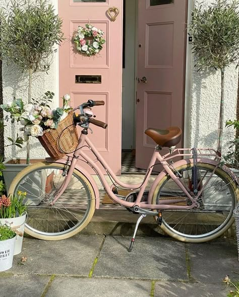 Bicycle Makeover, Frenchic Furniture, Pink Chalk Paint, Aesthetic Bike, Upcycled Bike, Frenchic Paint, Pink Bicycle, Pink Bike, Bike Aesthetic