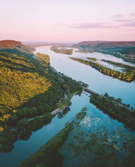 Mississippi River. Photo by Ravi Vora Mississippi River Aesthetic, River Aesthetic, Muslimah Wedding Dress, Muslimah Wedding, Great River, Mississippi River, Brand Board, Personal Brand, Reference Photos