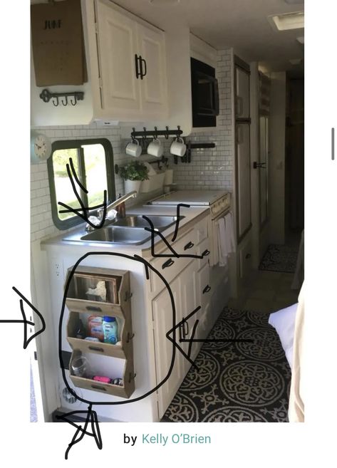 Rangement Caravaning, Renovated Farmhouse, Motorhome Remodel, Rv Decorating, Gorgeous Farmhouse, Trailer Decor, Camper Trailer Remodel, Camper Reno, Camper Organization