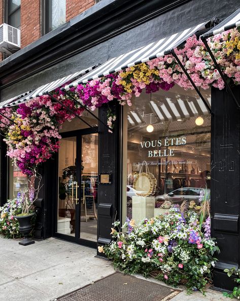 Boutique Decor Ideas Retail Store Design, Boutique Store Front Ideas, Stripe Awning, Vintage Store Ideas, Boutique Store Front, Bakery Shop Interior, Flower Shop Interiors, Flower Shop Design, Bakery Design Interior