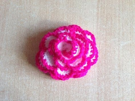 Tuto Rose facile au crochet. Rose Facile au crochet. Personnalisées vos bonnets, écharpes, sac a main etc avec ces jolies roses. ... ... Crochet Heart Flower, Roses Au Crochet, Easy Fabric Flowers, Crochet Hats For Boys, Crochet Puff Flower, Making Fabric Flowers, Crochet Hack, Fabric Flower Tutorial, Trendy Crochet