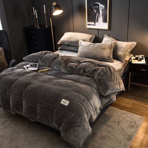 Black Bedding Aesthetic, Bed Set Ideas, Luxe Bedding, Bedroom Relaxing, Luxe Bed, Velvet Bedding, Velvet Bedding Sets, Velvet Duvet, Bed Comforter Sets