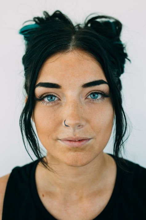 woman's face Piercing Alla Lingua, Black Nose Ring, Septum Hoop, Nose Rings Studs, Piercings For Girls, Nose Shapes, Face Pictures, Rave Outfit, Titanium Jewelry