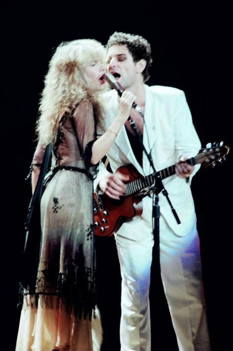 Stevie Nicks and Lindsey Buckingham of Fleetwood Mac Stevie Nicks Lindsey Buckingham, Peter Green, Buckingham Nicks, Stevie Nicks Style, Stephanie Lynn, Ancient Queen, Lindsey Buckingham, Stevie Nicks Fleetwood Mac, Fleetwood Mac