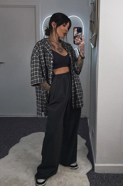 Work Outfit Inspo Spring, Dark Hipster Aesthetic, Type Of Fashion Aesthetic, La Winter Fashion, Line Cook Outfit, Fancy Rocker Outfit, Rocker Grunge Style, Tattoo Artists Outfit, Casual Get Together Outfit