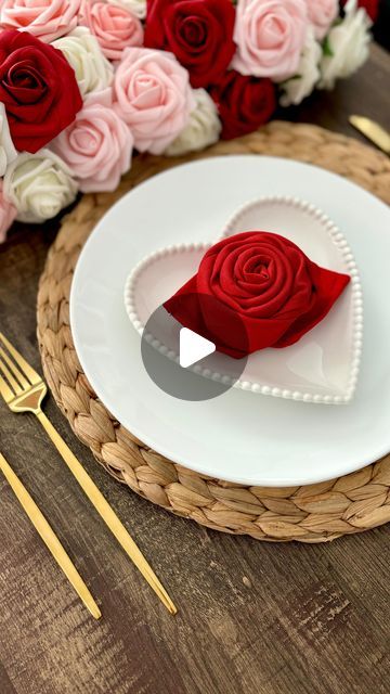 Elle Vautour - Home & Holiday Style on Instagram: "Add a floral flair to your Valentine’s Day tablescape 🌹💖 Watch as ordinary napkins bloom into elegant roses, adding a touch of floral enchantment and romance to your valentine’s tablescape. 🍽️✨ Who knew rose napkin folding could be so easy?  #tablesetting #tablescapes #valentinetablescape #valentinestablescape #valentinedecor #napkin #napkinfolding #vdayinspo #valentineinspo #tabledecor #rosenapkin #tablestyling  #valentinedinner" Rose Napkins Folding, Napkin Folding In Wine Glasses, How To Make A Rose Out Of A Napkin, How To Fold A Napkin Into A Rose, Valentines Dinner Party Ideas, Cute Napkin Folds, How To Fold A Napkin, Folding Napkins Easy, How To Fold Napkins Fancy