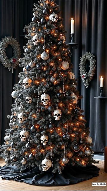 I Love Skulls on Instagram: "💀So Beautiful🎄" Punk Christmas Tree, Creepmas Tree, Skull Christmas Tree, Scary Halloween Cakes, Halloween Christmas Tree, Christmas Tress, Skull Christmas, Christmas Tree Inspo, Scary Christmas