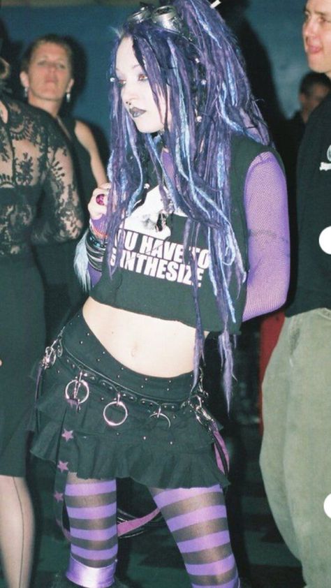 Goth Cyberpunk, Cybergoth Fashion, Mode Harajuku, Purple Goth, Goth Subculture, Metal Girl, New Rock, Estilo Punk, Alt Fashion