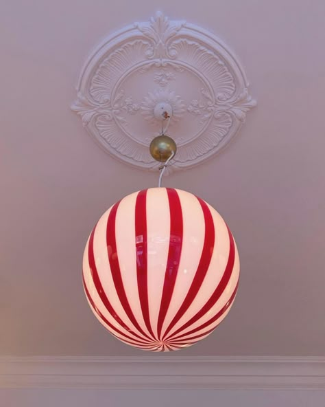 ��❤️ FOR SALE ❤️ ROUND WHITE/RED CEILING LIGHT D40 DKK 6800 - also available in D30 & D20 🍭 #italianlamp #muranolamp #muranolampe… | Instagram Red Ceiling, Murano Lamp, Dream Apartment, Apartment Inspiration, Apartment Interior, Interior Inspo, My New Room, Dream Home Design, 인테리어 디자인