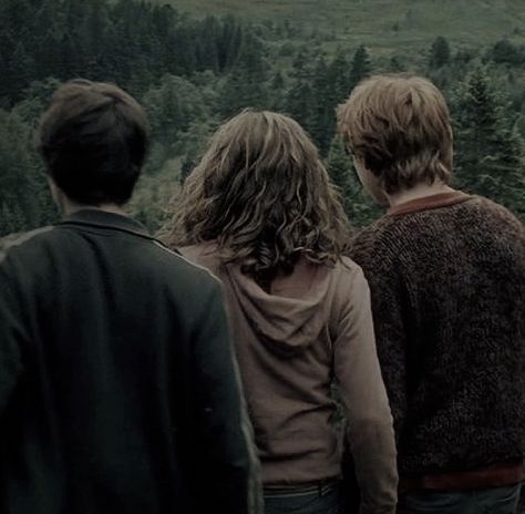 Aerial Wallpaper, 2020 Aesthetic, Hp Aesthetic, The Golden Trio, Wallpaper Aesthetics, Hogwarts Is My Home, Harry Potter Dr, Hogwarts Aesthetic, The Prisoner