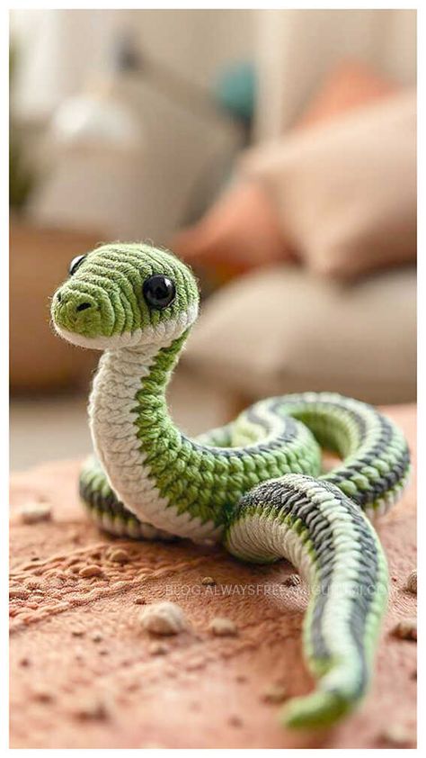 Cute Snake Amigurumi Crochet Free Pattern Snake Knitting Pattern, Crochet Snakes Free Pattern, Amigurumi Snake Free Pattern, Crochet Snake Pattern Free, Crocheted Snake, Crochet Snake Pattern, Snake Crochet Pattern, Free Crochet Animals, Amigurumi Snake