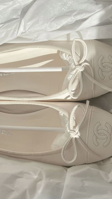 lovisabarkman Chanel Wedding, Vanilla Cashmere, Chanel Ballerina, Kelly Pochette, Floral Evening Dresses, White Flat Shoes, Chanel Resort, Bvlgari Serpenti, Shoes Heels Classy