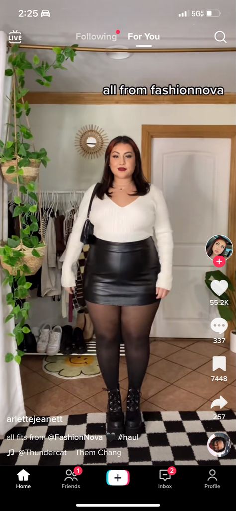 Plus Size Leather Skirt Outfit, Leather Skirt Plus Size, Skirt Outfit Plus Size, Hair Stylist Outfit, Black Leather Skirt Outfit, October Outfits, Plus Size Baddie, Plus Size Baddie Outfits, Shiny Fashion