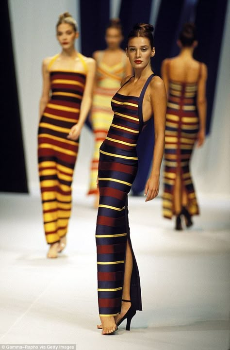 Herve Leger 90s, France In October, 1996 Fashion, Stile Kylie Jenner, Rock Dress, 90s Runway Fashion, Runway Fashion Couture, Runway Outfits, Bandage Dresses